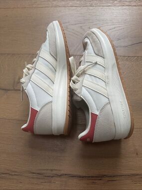 adidas Women's Cream & Pink Retro Runner Sneakers